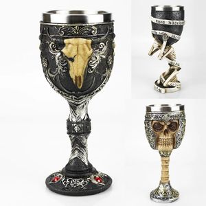 Muggar 3D Gothic Wine Goblet innehåller skelett Viking Pirate Slave Gear Skull Metal Harts Glass Halloween Gifts Bar Drinkware 231207
