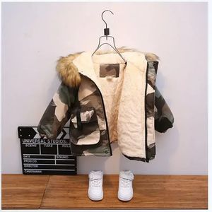 Conjuntos de roupas de inverno meninos casaco bebê gola de pele com capuz algodão mais veludo engrossar jaqueta de camuflagem quente para crianças outwear crianças roupas 231207