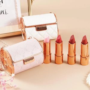 Lipstick 4 PcsSet Matte Shimmering Velvet Long Lasting Fashion Gift Set Make Engraved Chain Bag Creative Up A2F5 231207