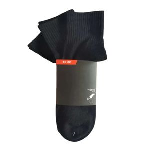 2023 Men's Socks Wholesale Fashion Casual Socks High Quality Pure Cotton Breathable Sports Black and White Slow Running Basketball Football Training Socks VV1