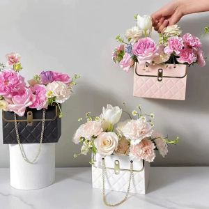 Blommaförpackning Box Presentväska med Chain Valentine's Day Wedding Supplies Flower Shop Rose Wapping Paper Bag Bortable Flower Container