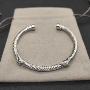 Stilista di lusso Bracciale classico per uomo e donna Gioielli Perle Diamanti Decorazione Squisito semplice Gioielli per feste Bracciale aperto Regalo di compleanno Vendita calda