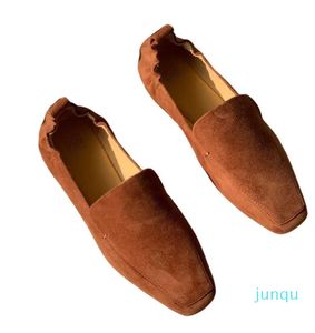 są wygodne i wszechstronne i można je łatwo nosić z elastycznym pojedynczym buty dla kobiet