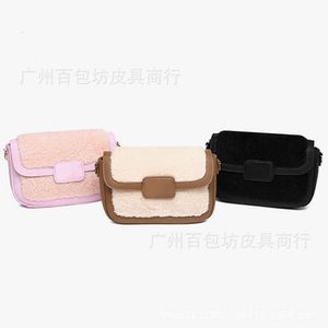 Höst och vinter Ny mångsidig kvinnors väska caruso Dual Use Bag Lamb Plush Bag One Shoulder Crossbody Bag Multi Function Plush Bag