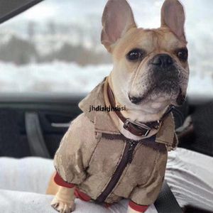 小さな犬用の新しい豪華なペットジャケットウィンタードッグアパレルフレンチブルドッグコートファッションハスキーチワワコスチュームペット衣料品ドロップシッピング
