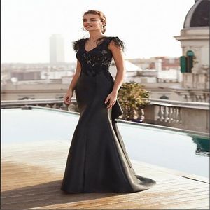 Black V Neck Mermaid Groom Mother Party Dress with Feather Applique Lace Ny pärlor Dubai Luxury Party Prom Dress LL014