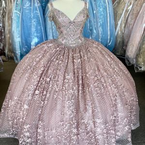 Pink V-ringning Bollklänning Quinceanera klänningar Tulle Applique spetspärlor Crystal Formal Vestido de 15 Anos Quinceanera Princess Party Dress