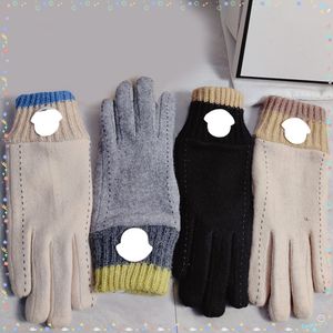 4 Farben Designer Marke Muster Buchstaben Handschuhe für Winter und Herbst Mode Frauen Kaschmir Fäustlinge Handschuh mit Outdoor Sport warme Winterhandschuhe Weihnachtsgeschenke