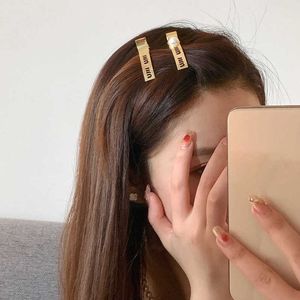 Hårklipp Barrettes Hårklipp Barrettes Designer Märke MIU Letter Metal Clip Duckbill Women's Golden Pearl Bangs High-End Feeling Side Headwear