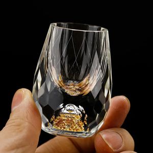 Muggar Luxury Crystal Glass Vodka Sake Shochu Barlikör Double Bottom Botte Gold Foil Tea Cup High End Gifts Hard Liquor 231206