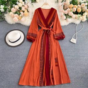 Vestidos casuais 2024 primavera vintage impresso ponto vestido longo estilo boêmio mulheres sexy v pescoço manga puff lace up cinto férias praia maxi robe