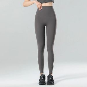 Pantaloni da yoga tascabili taglie forti da donna Primavera Autunno Pantaloni da yoga slim fit a vita alta con strisce laterali Indossare leggings da ciclismo 231206