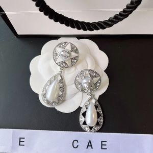 Kolczyki damskie butik z kroplami 925 srebrny projektant biżuterii elegancka moda miłosna Prezenty kolczyki Wysokiej jakości kolczyki perłowe
