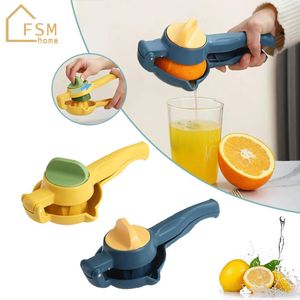 Fruktgrönsaksverktyg Portable Lemon Lime Squeezer Citrus Press Handheld Juicer Manual Fruit Extractor Crusher Hushåll Kök Frukt Citrus Squeezer 231207