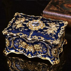 Förvaringslådor 1PC Metal Crafts European Style Vintage Jewelry Box Creative High End Ring Halsband Small Storage Gift 231208