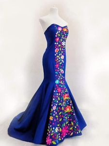 Mexikanska sjöjungfrun bröllopsklänningar 2024 Royal Blue Flowers broderade stropplösa korsett topp satin brudklänning vestido bortado