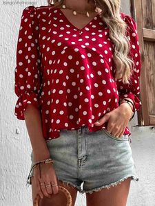 女性のTシャツFinjani Women's Blouse Clasi Polka Dot Print V-Neck Top Flounce 2023L231208のためのフリル裾の女性服