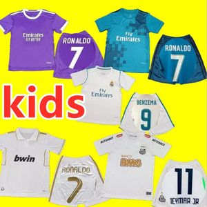 11 12 Real Madrids Santos Kids Retro Soccer Jerseys Finals Camisa de futebol Guti Benzema Seedorf Carlos Ronaldo Kaka 16 17 18 Zidane Neymar Jr Raul Vintage Kits Figo 123