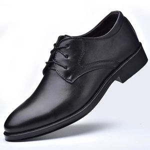 Модельные туфли Мужская официальная мужская повседневная обувь Кожаная свадебная дизайнерская обувь с острым носком Черный офис Зимний бренд 2023 231208