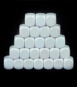 Set da 25 pezzi Dadi bianchi di dimensioni standard bianche D6 Dadi da gioco per giochi di ruolo in acrilico a sei facce 16mm per giochi da tavolo e altri accessori di gioco1704535