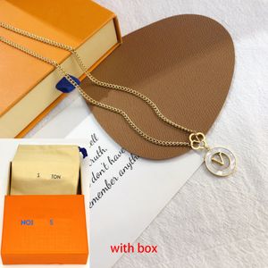 Collane di moda 18k oro oro collane a pendente placcata girocollo lettera di fiori in acciaio inossidabile Accessori di gioielli da sposa