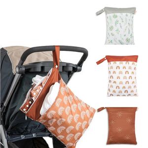 Sacos de fraldas 3040cm saco molhado impermeável bebê lavável organizadores carrinho impressão reutilizável cor sólida viagem fralda bolsa 231207