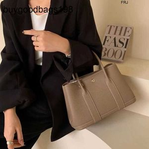 Designer Garden Party Bags 2023 Nova Moda Genuína Couro Mulheres Grande Capacidade Balde Um Ombro Portátil Tote Casamento Nupcial Tem Logotipo Zxuq