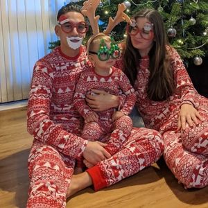 Familjsmatchande kläder Julpyjamas Set Xmas älg Röd tryck vuxen pappa Fader Moder Kids Sleepwear Baby Boys Girls Clothes 231207