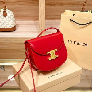 Adolescente triomphes designer saco de luxo couro triunfal arco genuíno sela 2024 novo outono e inverno preto ouro vermelho highend sentimento nicho tofu crossbody f