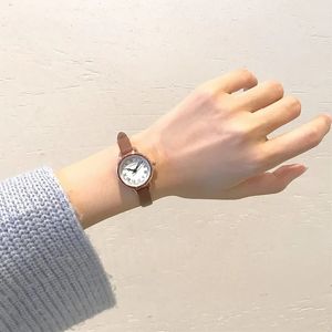 Altri orologi Ulzzang Vintage numeri romani quadrante piccolo cinturino in pelle sottile da donna orologio da polso da donna casual al quarzo 231207