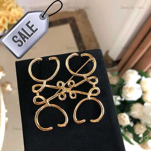 Simple Letter Pins Brooch Luxury Designer Jewelry for Women Gold Broochs Mens Classic Brand Breastpin Scarf Suit Party Dress Ornament A7