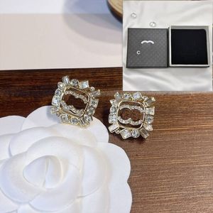 Бутик-серьги с бриллиантами, модные женские ювелирные изделия Love, предназначенные для женщин, очаровательные, элегантные, с оригинальным логотипом, классические серьги-гвоздики с коробкой