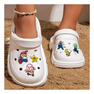 Peças de sapato acessórios dos desenhos animados tamancos encantos para meninas bonito transporte pinos pacote sapatos tamancos slides pulseira crianças feminino de otzzm