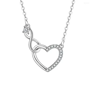 Kedjor 925 Sterling Silver Exquisite Zircon Heart Shaped Interlocking Halsband för kvinnor Lyxiga julvalentinsdagsmycken