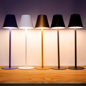 Dekorativa föremål Figurer Retro Bar Table Lamp Room Decor USB Laddningsbar Touch Dimning Three Mode Lamp för sovrum Dekorationed Desk Night Light 231207