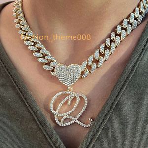 Collana con pendente a 26 lettere corsivo hip hop Testa con fibbia Love piena di accessori con catena cubana di diamanti