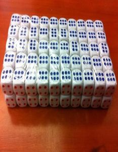 D6 14mm vit 6 sidor tärningar röd blå punkt normala tärningar bosoner högkvalitativa tärningar dricka spel casino craps party spela tärningar n467162116