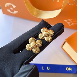 Tasarımcı Marka Ayçiçeği Küpe 18k Altın Kaplama Butik Çabuk Küpe Yüksek Kaliteli Lüks Düğün Doğum Gitimleri Yeni Küçük Boyut Kadınlar Hediye Küpeleri Kutular