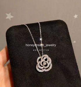 Rose Camellia Flower Chan The Fil de Camelia Halsband Ny i Lextrait de Camelia Uxury Fine Jewelry Chain Halsband för kvinnors hänge K Gold Heart Designer Ladies