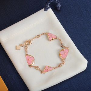 2023 luxury designer elegant fashion womens letter pendant clover bracelet wedding Wedding bracelet gift High quality jewelry