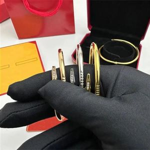 Nagel-Armband, Designer-Armbänder, Luxus-Schmuck für Damen, modischer Armreif, Titan-Stahl-Legierung, vergoldet, Handwerk, verblasst nicht, nicht allergisch, Oqve