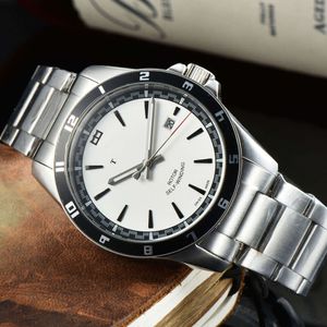 Luxury Designer Watches Tudores Black Bay AAA 3A Najwyższej jakości zegarki 44 mm mężczyzn Sapphire Crystal Automatyczne mechaniczne zegarek Kobiety z upominkowymi pudełkiem hurtowym