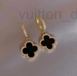 Stud Designer Earrings Four-leaf Clover Earring for Women Senior Classic Small Fragrant Wind New Ear Ring 18k Gold Light Luxury Flash Mens Earloop KBOP