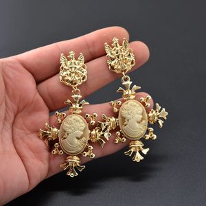 Charm Vintage Baroque Court Style Earrings Antique Queen Relief Acrylic Earring Push Back Stud Fashion Jewelry for Women Cameo 231208