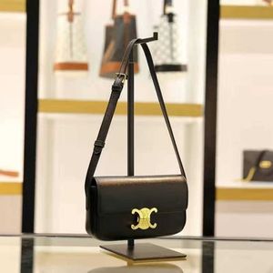 Legal Copy Deisgner Celins väskor Online Shop Triumphal Arch Bag 2023 Ny nisch avancerad struktur underarm Stick One Shoulder Portable Light Luxury Liten Square