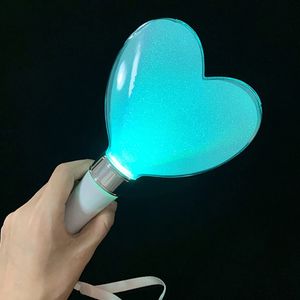 LED Gloves 15 Colors Change Glow Stick Heart Shaped Battery Powered Light Wedding Party Celebration Fluorescent Concerts Decor 231207
