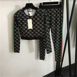 Çoğaltma Kadınlar Ter Takım Tasarımcı Kıyafetler Kadınlar İçin Mektup Baskılı Moda Top Pantolon İki Parça Set İnce Fit Konfor Yoga Takım Doublet ve Tayt Kadın Sweatshirt