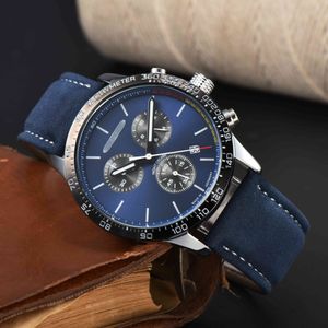 ホットファッション新しい高級デザイナーフォーマルウェアマンウォッチクラシックレトロと機能Quartz Movement Neutral Watch