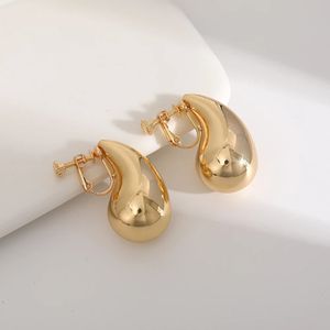 Stud Retro Round Top Dropped Clip Womens Earrings with Gold Gloss Colorful Teardrop Perforated Fashion Jewelry 231208