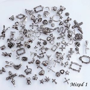 Nagelkonstdekorationer 50PCSPACK JAPAN KOREA METAL nagelkonstdelar Charms Vintage Mixed Design Cross Heart Flower Loop 3D DIY Alloy Accessories 231207